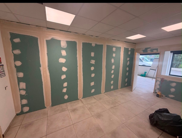 Chantier JDM3 — cloison vitrée